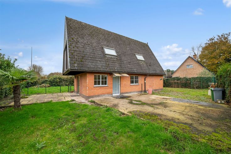 Detached chalet in the green